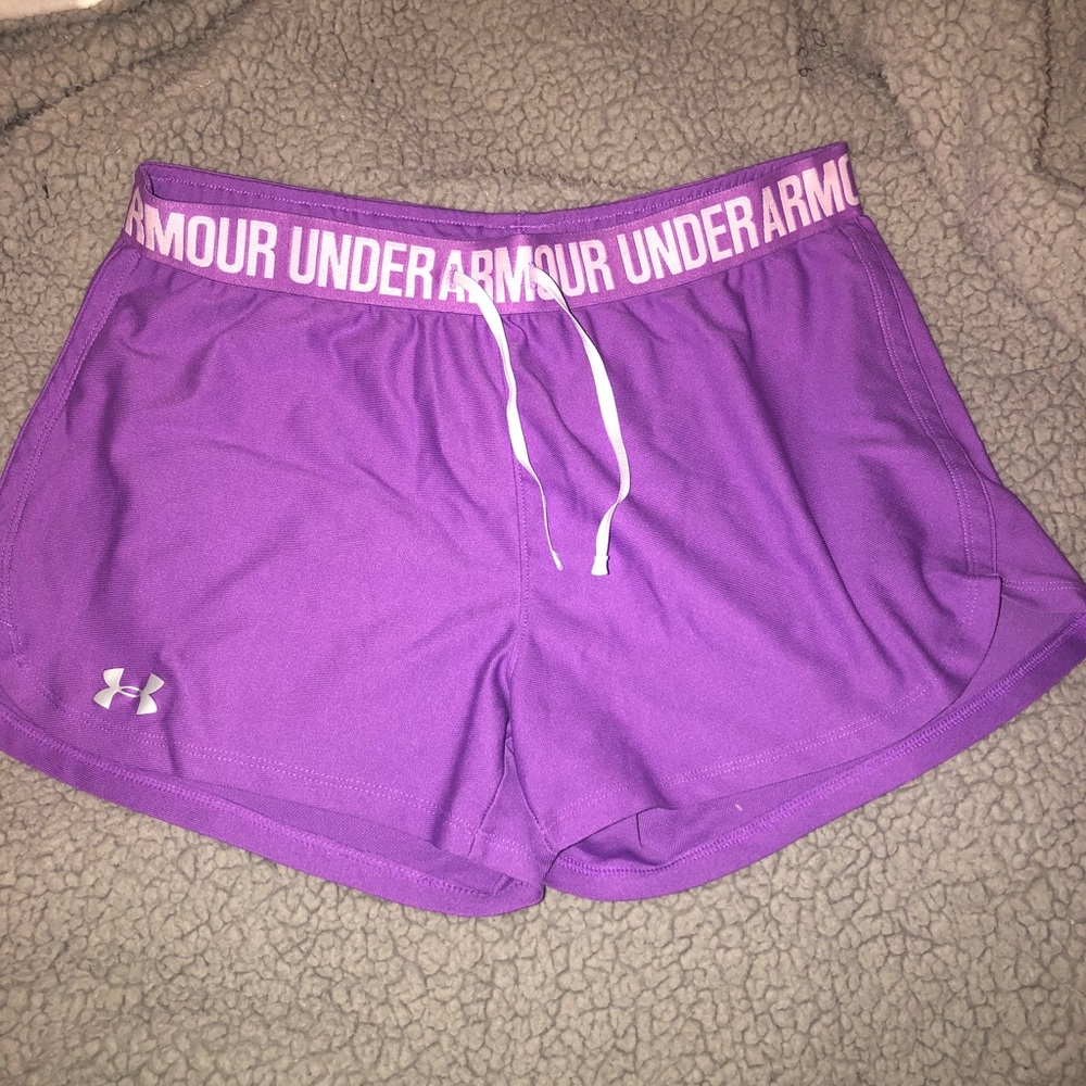 Women’s under armour size M Shorts
